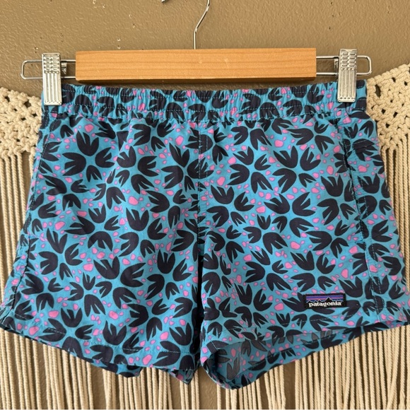 Patagonia Other - Patagonia Baggies Shorts Kids Girls Sz medium Blue floral H